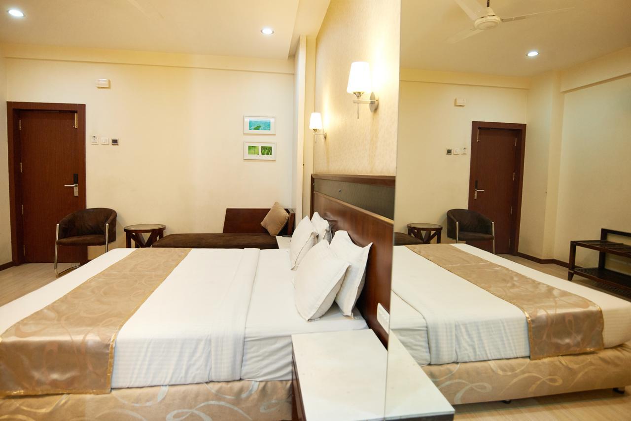 Hotel Sai Mahal Shirdi Exterior photo